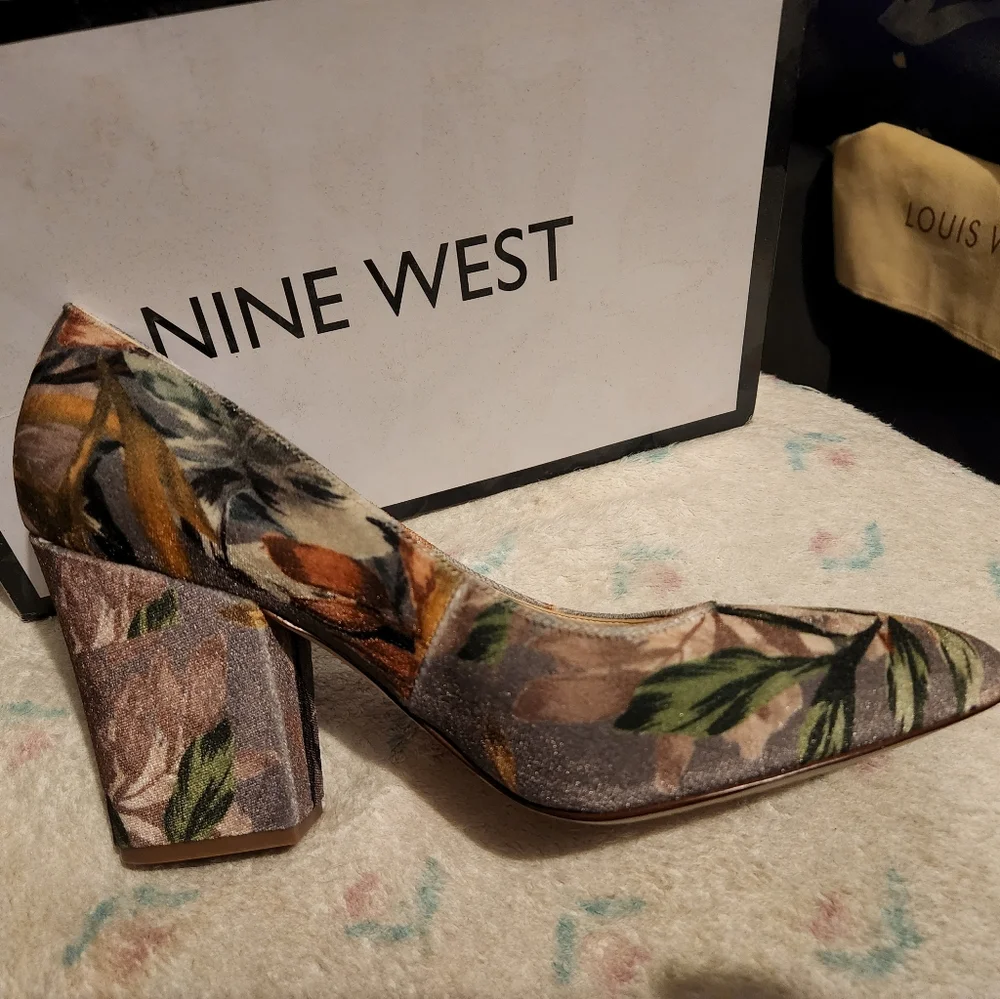 Brand New Never Worn heels size 10 - Picture 3 of 3